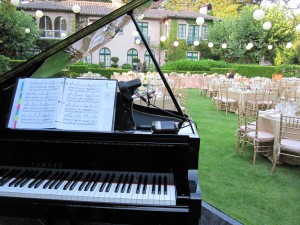 Yamaha Disklavier on the estate lawn